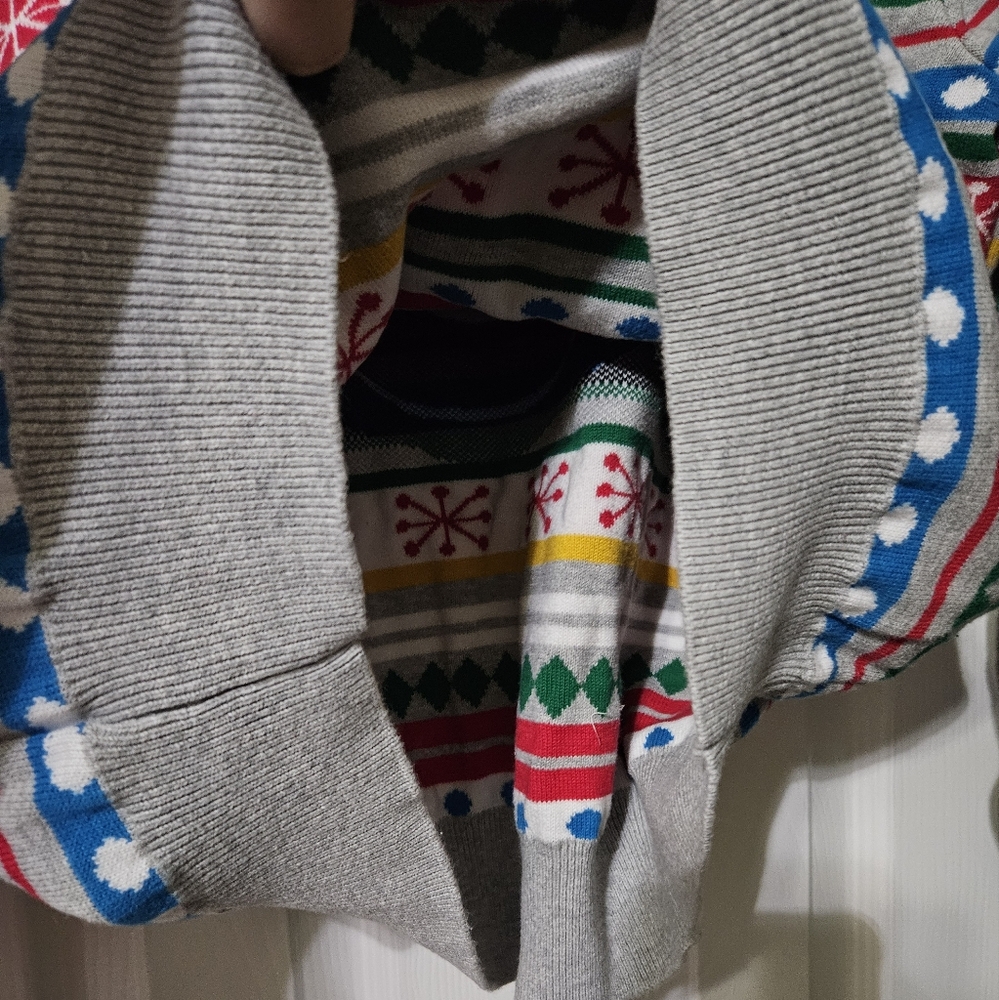 Disney Minnie Mouse Festive Christmas Sweater - Picture 8 of 11